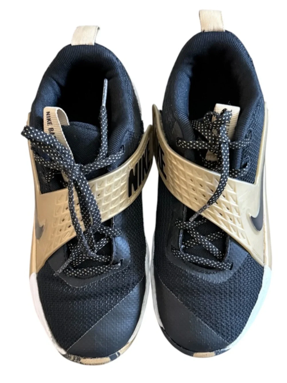 Nike Kids' Team Hustle D 12 black & gold basketball Shoes with a mid foot strap